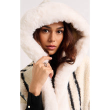 Load image into Gallery viewer, Wild Montblanc Poncho