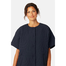 Load image into Gallery viewer, Ilse Jacobsen Blossom Short Quilted Cape