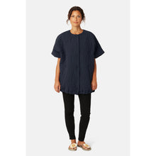 Load image into Gallery viewer, Ilse Jacobsen Blossom Short Quilted Cape