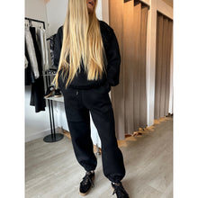 Load image into Gallery viewer, ILUMINADO Joggers