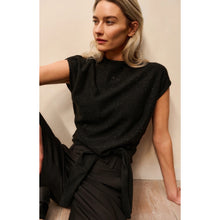 Load image into Gallery viewer, YAYA 000534-511 Sleeveless Subtle Sequin Sweater