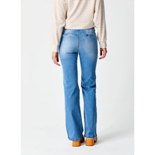 Load image into Gallery viewer, Suzy D Beau Stretch Denim Flared Jeans
