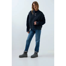Load image into Gallery viewer, YAYA 01-311158-609 Straight Slim Denim Jeans - L32