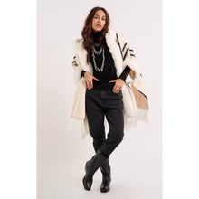 Load image into Gallery viewer, Wild Montblanc Poncho
