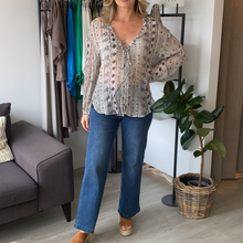 Load image into Gallery viewer, Goa Noe Blouse
