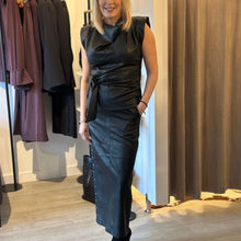 Load image into Gallery viewer, Co&#39; Couture Gitt Pleat Top
