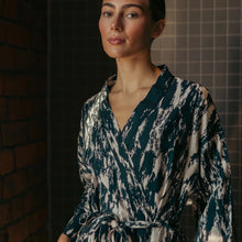 Load image into Gallery viewer, Tutti &amp; Co DRIFTWOOD Robe
