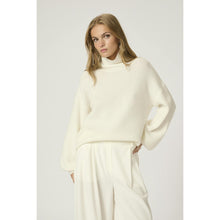 Load image into Gallery viewer, My Essential Wardrobe Luna Pullover
