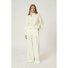 Load image into Gallery viewer, My Essential Wardrobe Luna Pullover
