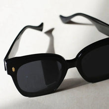 Load image into Gallery viewer, Tutti &amp; Co POSE Sunglasses
