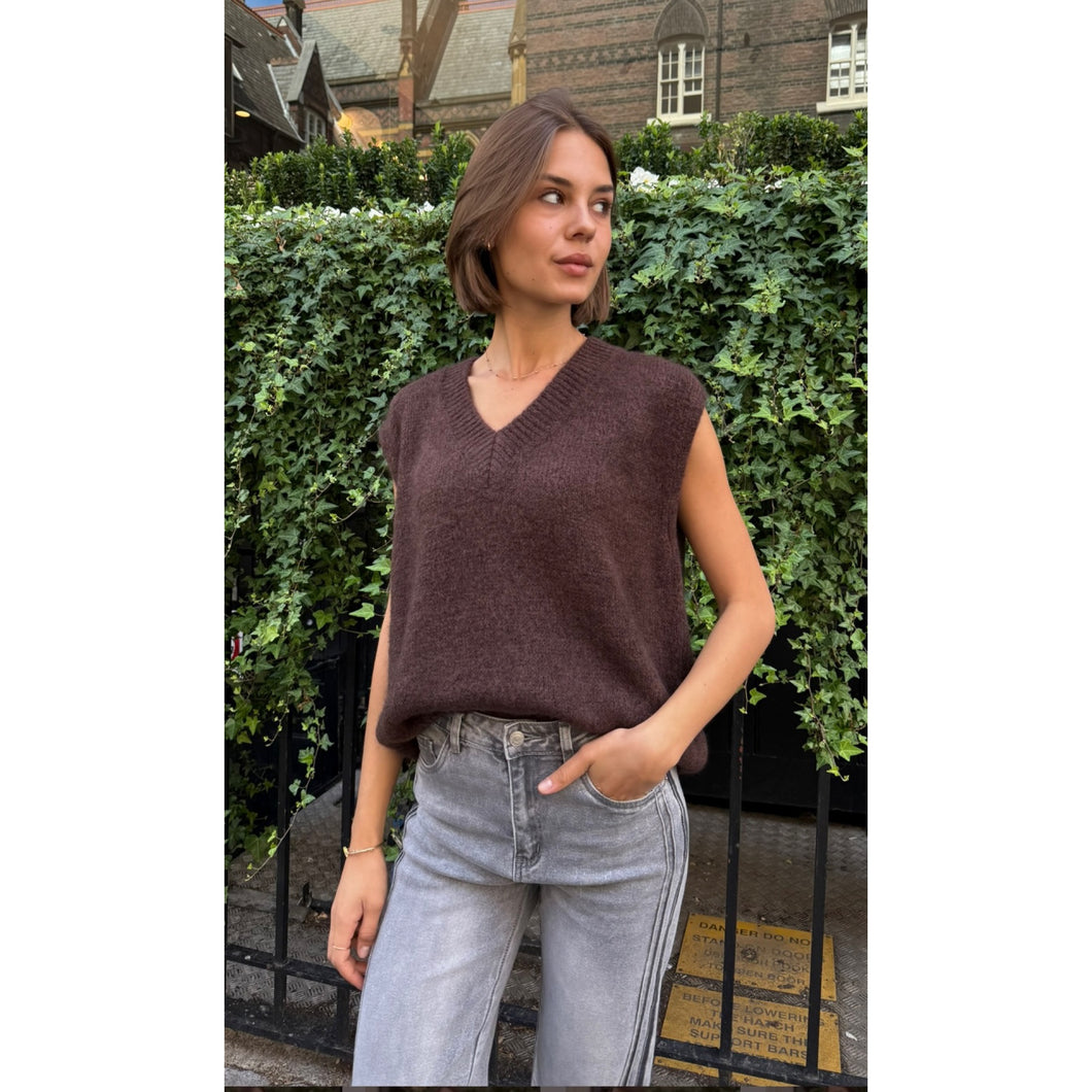 On Trend Nina V Neck knitted Tank