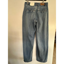Load image into Gallery viewer, Cream Visit straight Deco Jean
