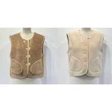 Load image into Gallery viewer, ON TREND Reversible Lammy Gilet

