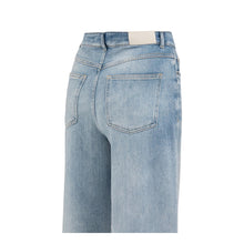 Load image into Gallery viewer, YAYA 01-311123-601 High Waist Jeans with Lose Fit and Light Wash
