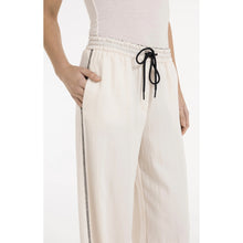 Load image into Gallery viewer, YAYA 01-301258-605 Trousers with Wide Leg and Contrast Stitching
