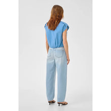 Load image into Gallery viewer, My Essential Wardrobe Sunna Sleeveless Shirt
