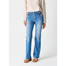 Load image into Gallery viewer, Suzy D Beau Stretch Denim Flared Jeans
