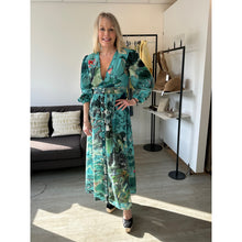 Load image into Gallery viewer, INOA Saigon Dress Rapa flora -Green
