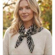 Load image into Gallery viewer, ON TREND Pearl Magnet Scarf
