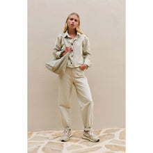 Load image into Gallery viewer, YAYA 01-311128-602 Barrel Jeans with Visible Back Seams and Soft Wash
