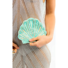 Load image into Gallery viewer, Wild Baleia Clutch
