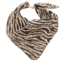 Load image into Gallery viewer, ON TREND Pearl Magnet Scarf
