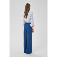 Load image into Gallery viewer, My Essential Wardrobe Feline Shaped Shirt
